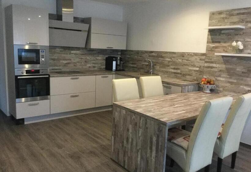 Апартаменты 1 Спальня, Jarmila Vendégház