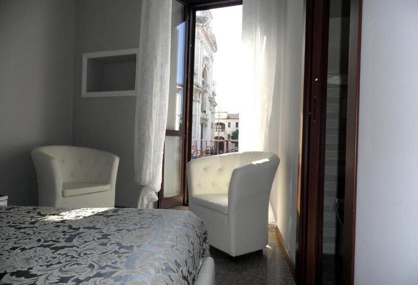 Номер Стандарт с Балконом, Piazza Degli Angeli