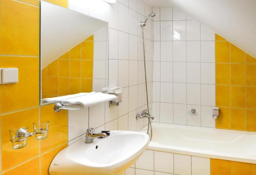 سوییت سوپریور, Casa Transilvania