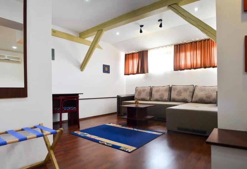 جناح سوبيريور, Casa Transilvania