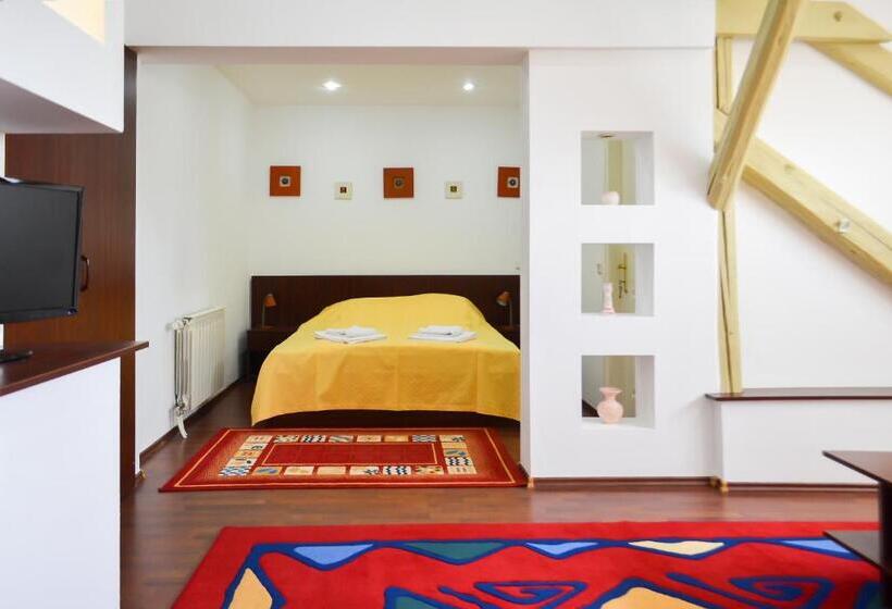 جناح سوبيريور, Casa Transilvania