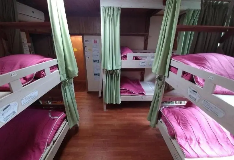 Perhehuone, Kerama Backpackers