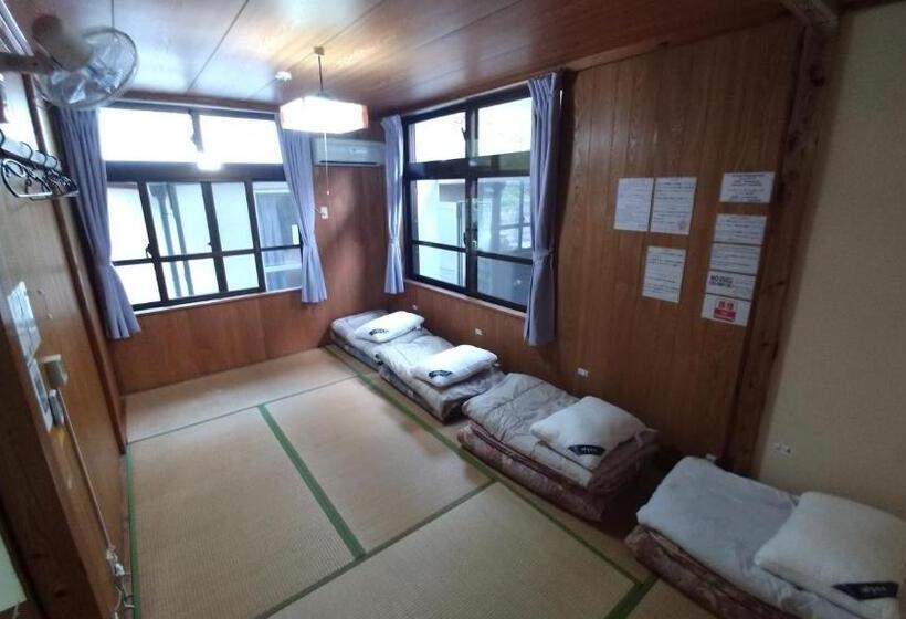 חדר סטנדרט לארבעה, Kerama Backpackers