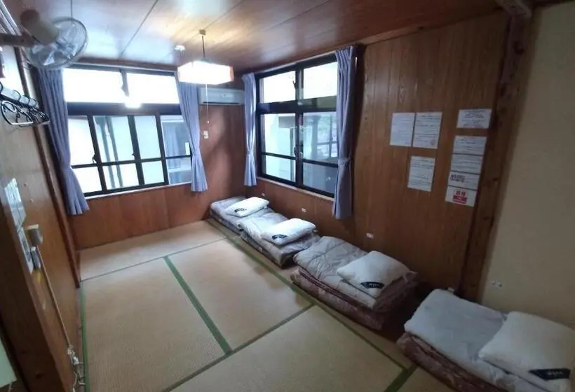 Standard Neljän Hengen Huone, Kerama Backpackers
