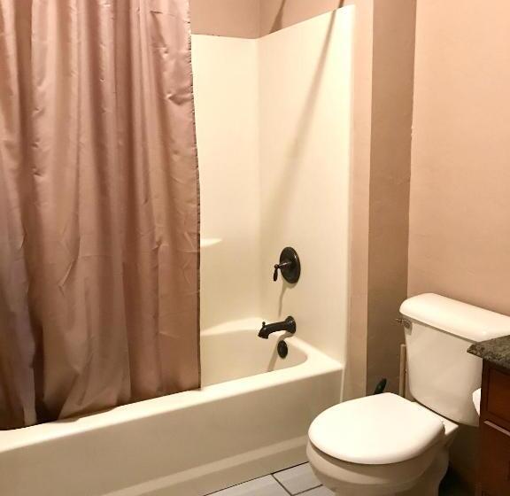 جناح كومفورت, Cowboy's Lodge