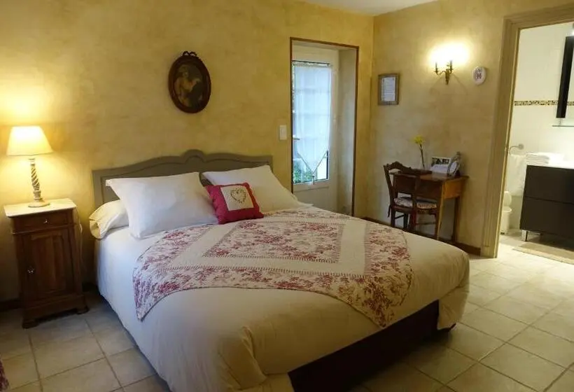 庭の見えるスタンダードトリプルルーム, Le Clos Des Bérengeries