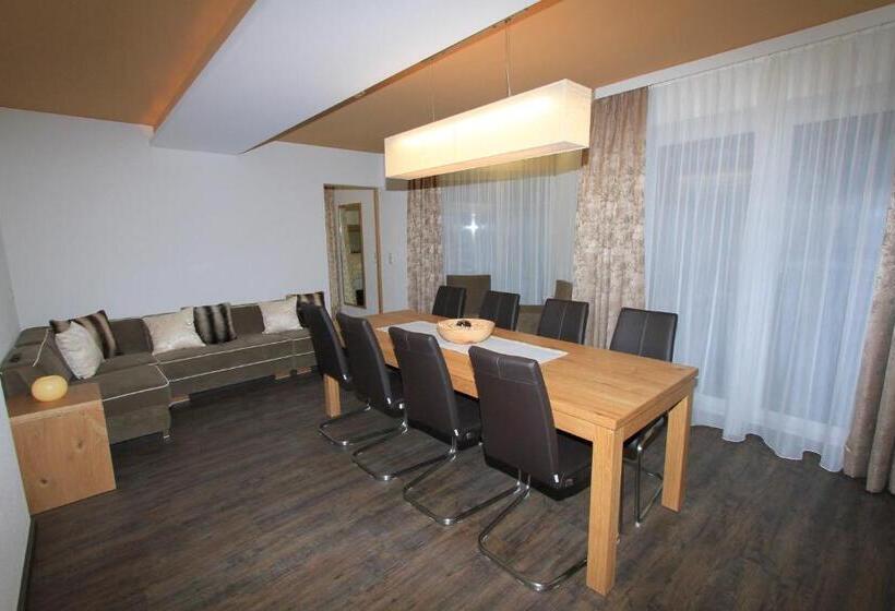 テラスつきの２ベッドルームアパートメント, Relax Apartments