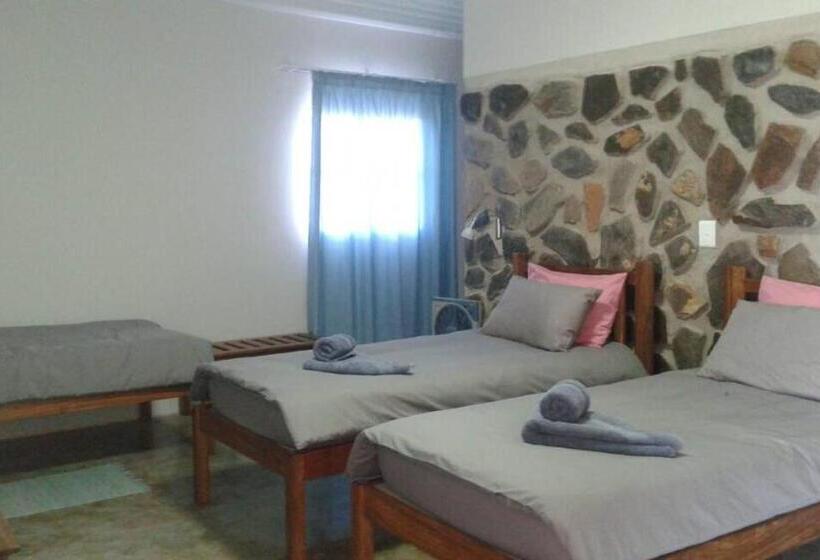 اتاق خانوادگی, Mondjila Safari Camp
