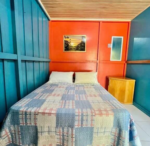 Quarto Estandar Banheiro Compartilhado, Pousada & Camping Tubarão