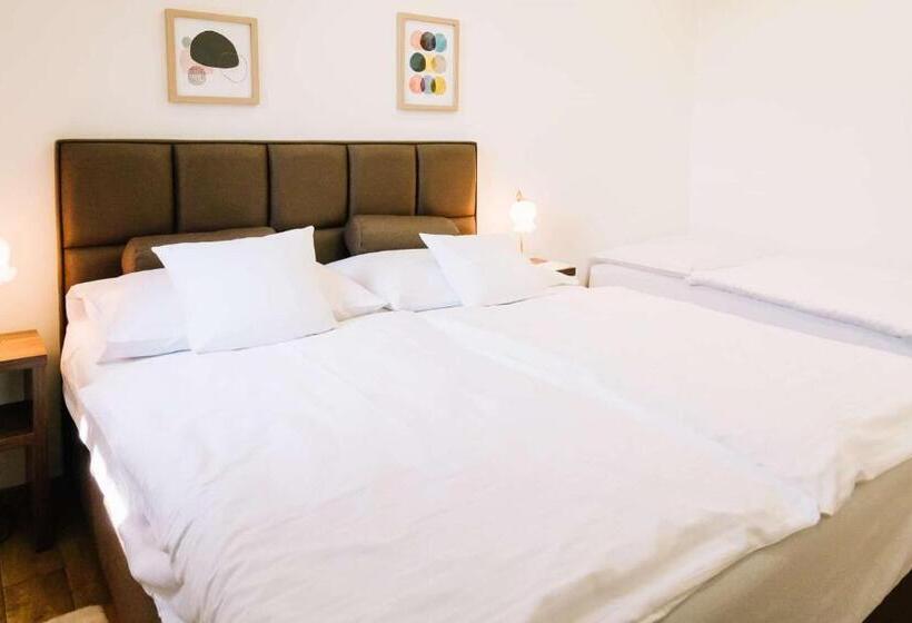 Апартаменты 1 Спальня Вид на Сад, Apartman Diófa