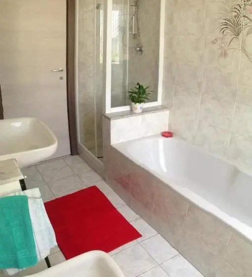 اتاق استاندارد با سرویس بهداشتی مشترک, Grandi Cime Guest House