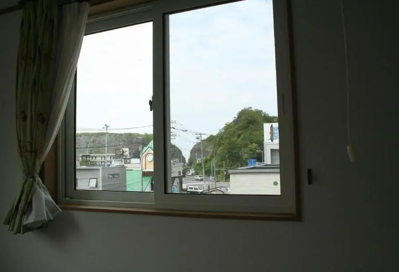 ルームシェアのワンベッド, Bon's Home