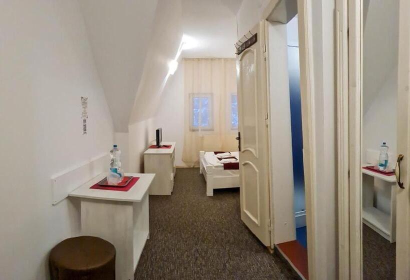 اتاق پنت هاوس, Pensiunea Happy Inn