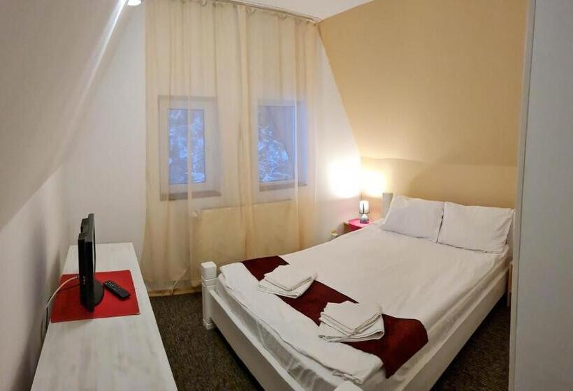 Пентхаус, Pensiunea Happy Inn