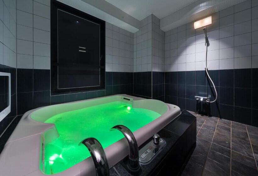 高级大房间, Fine Into The Premlum