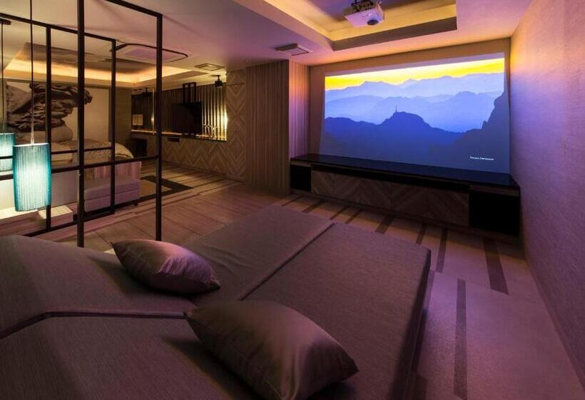 高级大房间, Fine Into The Premlum