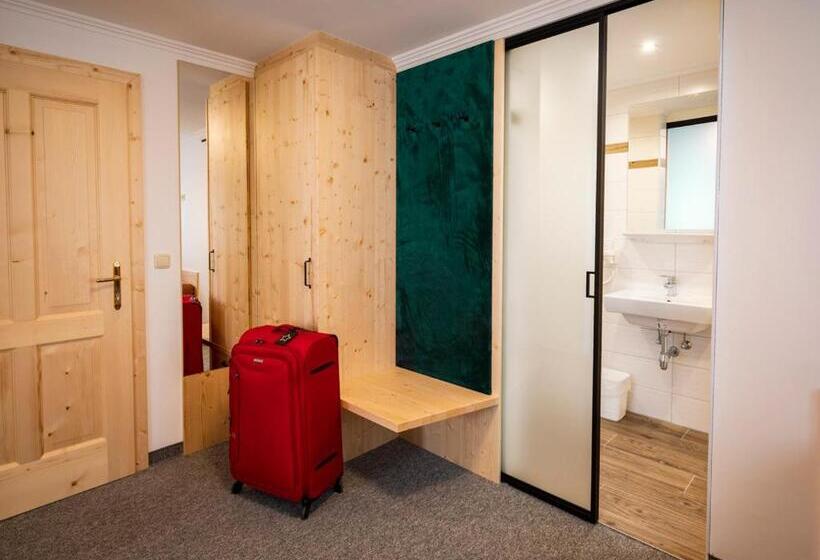 غرفة عائلية, Siri's Einkehr