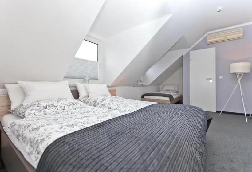 Standard Triple Room, Café Pension Steffen