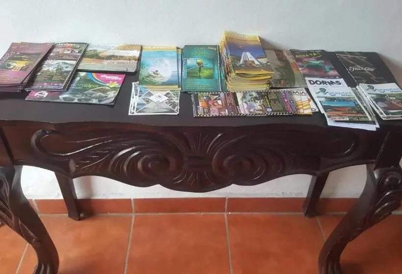 اتاق استاندارد چهار تخته, Hostal El Jardin