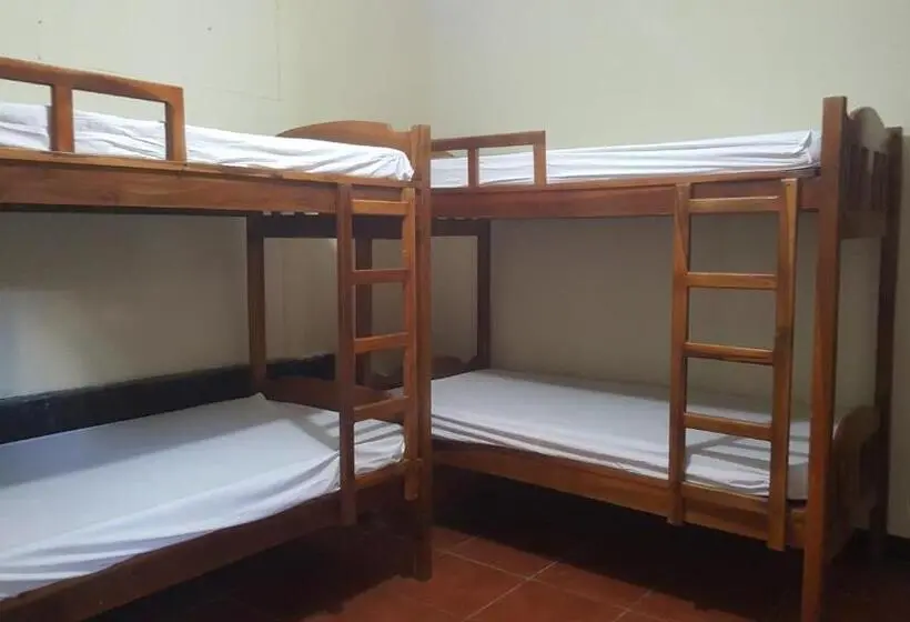 اتاق استاندارد چهار تخته, Hostal El Jardin
