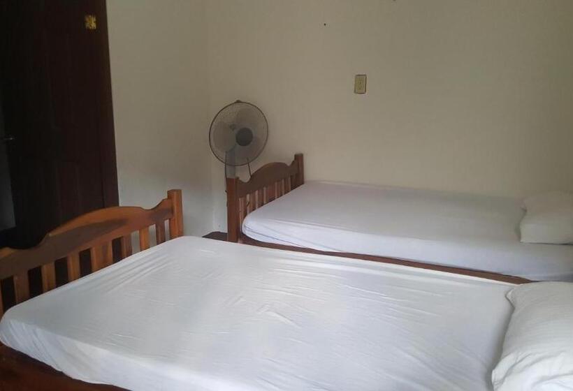 스탠다드 트리플 룸, Hostal El Jardin