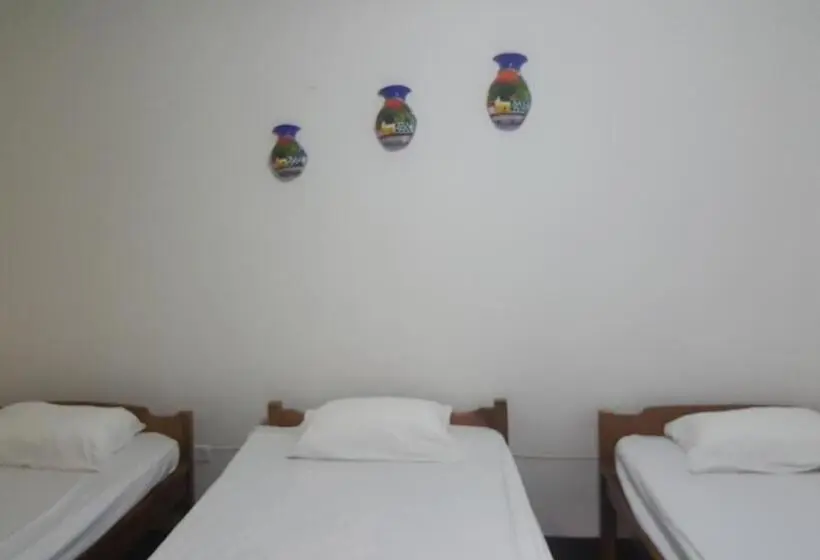 اتاق استاندارد سه نفره, Hostal El Jardin