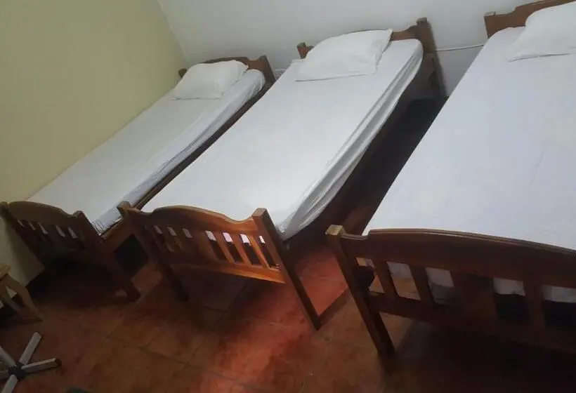 اتاق استاندارد سه نفره, Hostal El Jardin