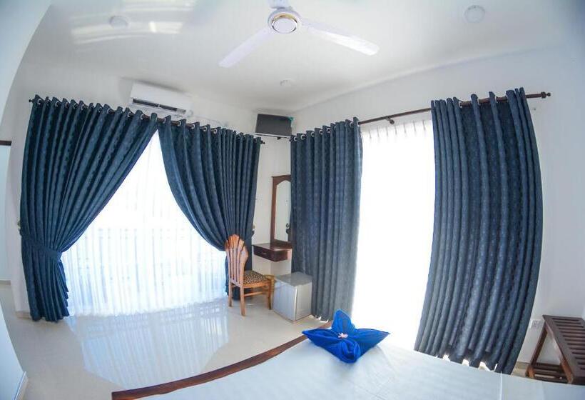 标准三人间, Nebula Residence