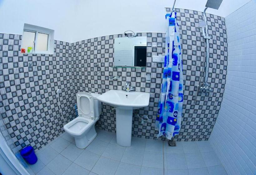 חדר בסיסי לשלושה, Nebula Residence