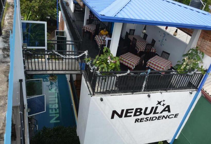 חדר בסיסי לשלושה, Nebula Residence