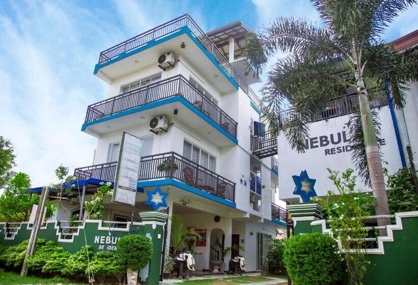 חדר בסיסי לשלושה, Nebula Residence