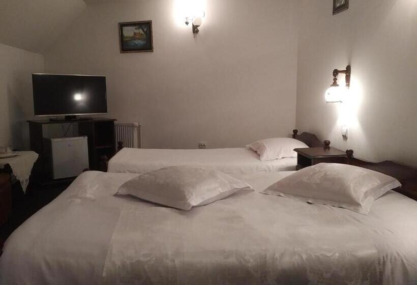 اتاق لوکس خانوادگی, Pensiunea Millenium Sibiu With Parking Motorcycle Friendly Travel Routes