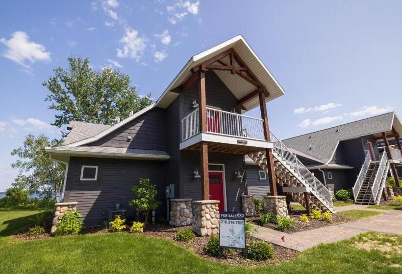 스탠다드 스튜디오 퀸 침대, Quarterdeck Resort