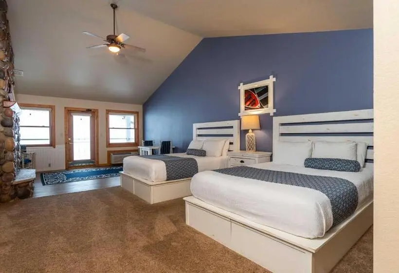 Perhehuone, Quarterdeck Resort