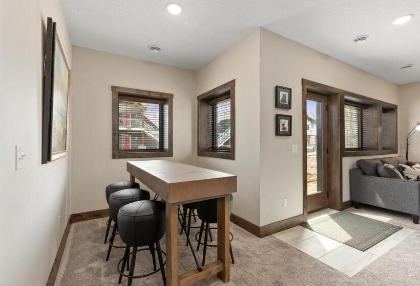 5침실 아파트, Quarterdeck Resort