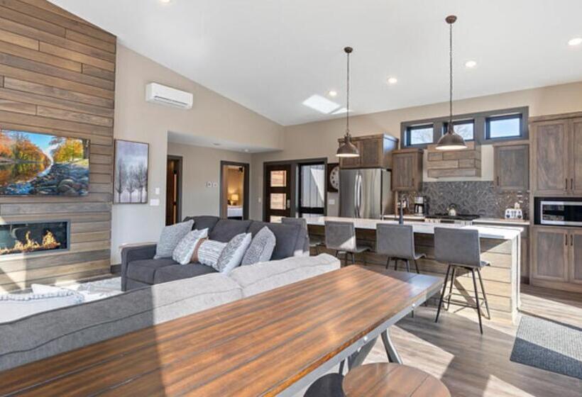 오두막, Quarterdeck Resort