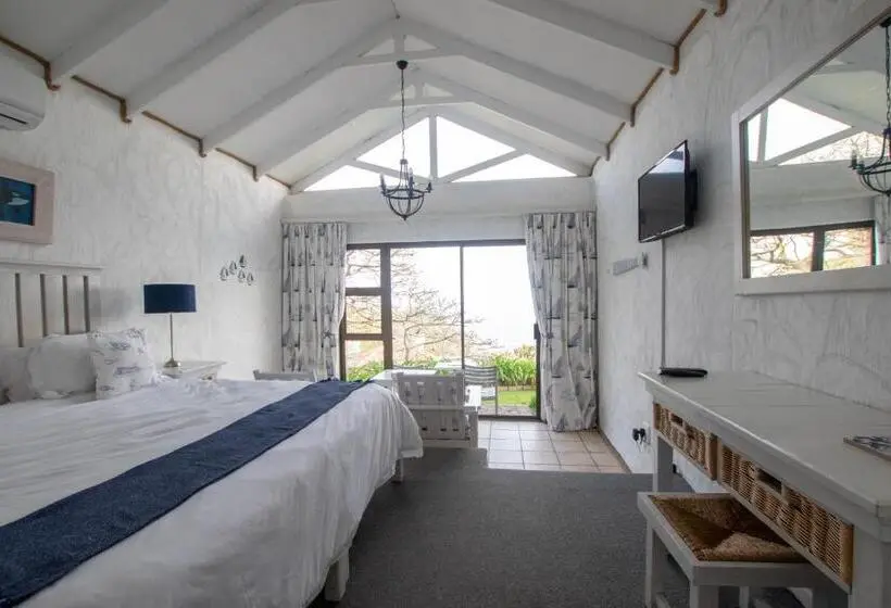 Family Room, Dutton's Cove Guest House
