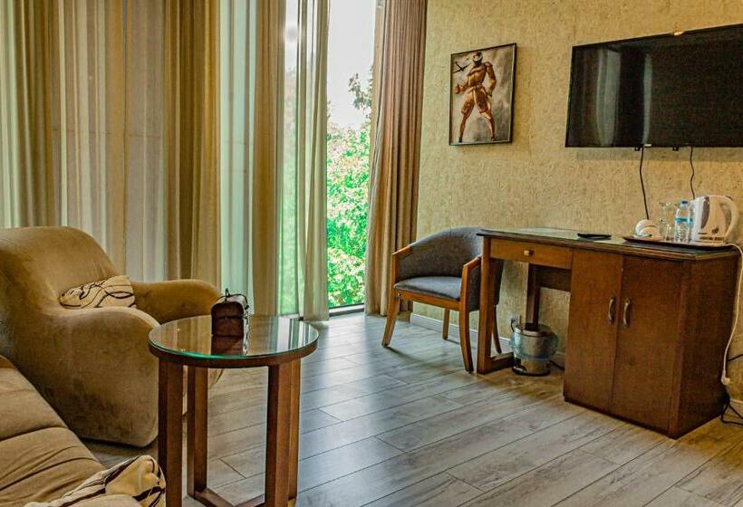 Номер Superior, Liberty Theatre