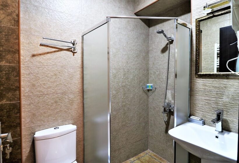 Номер Стандарт, Liberty Theatre