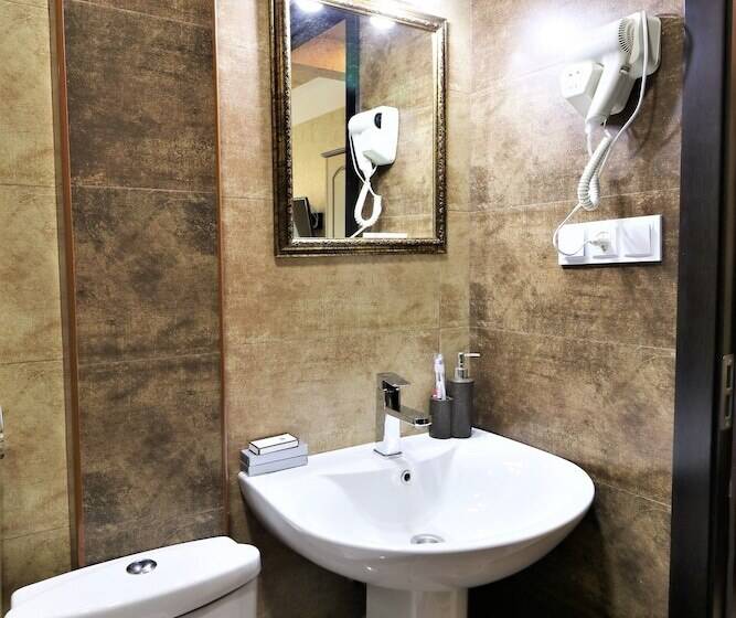 Номер Стандарт, Liberty Theatre