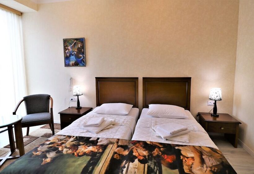 Номер Стандарт, Liberty Theatre