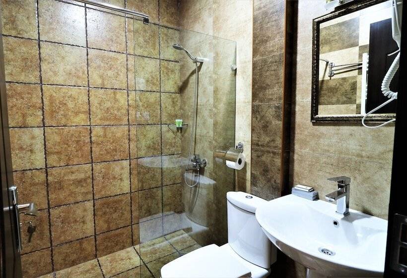 Номер Superior, Liberty Theatre