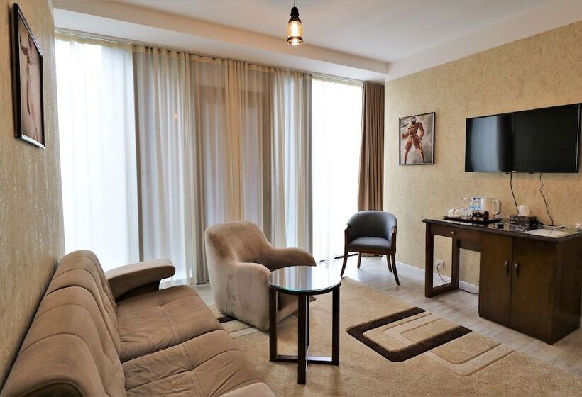 Номер Superior, Liberty Theatre