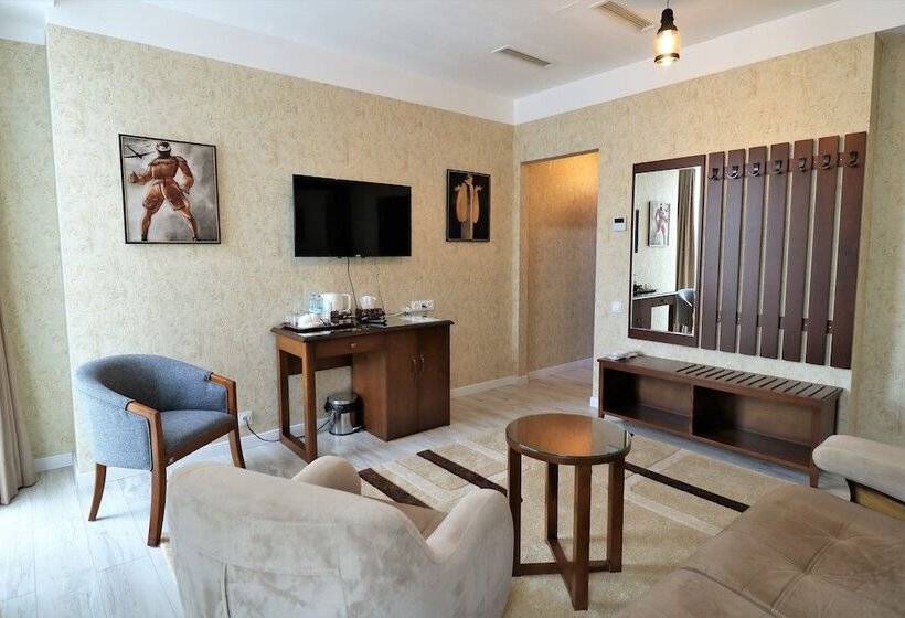 Номер Superior, Liberty Theatre