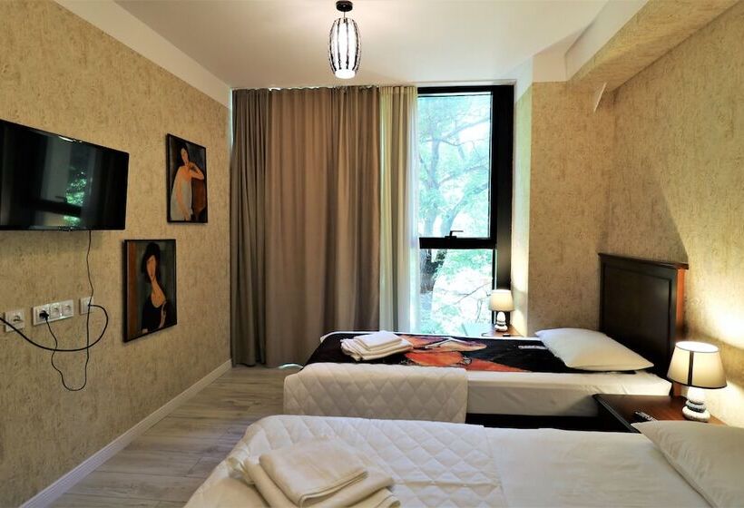 Номер Superior, Liberty Theatre