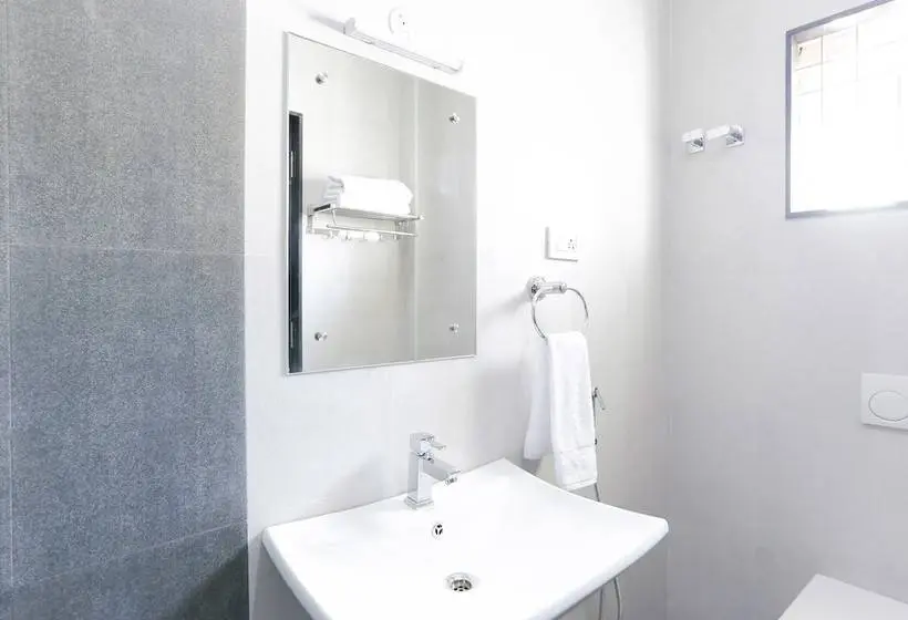 デラックスルーム, Treebo Hi Line Apartments Kalapatti