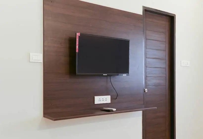 デラックスルーム, Treebo Hi Line Apartments Kalapatti
