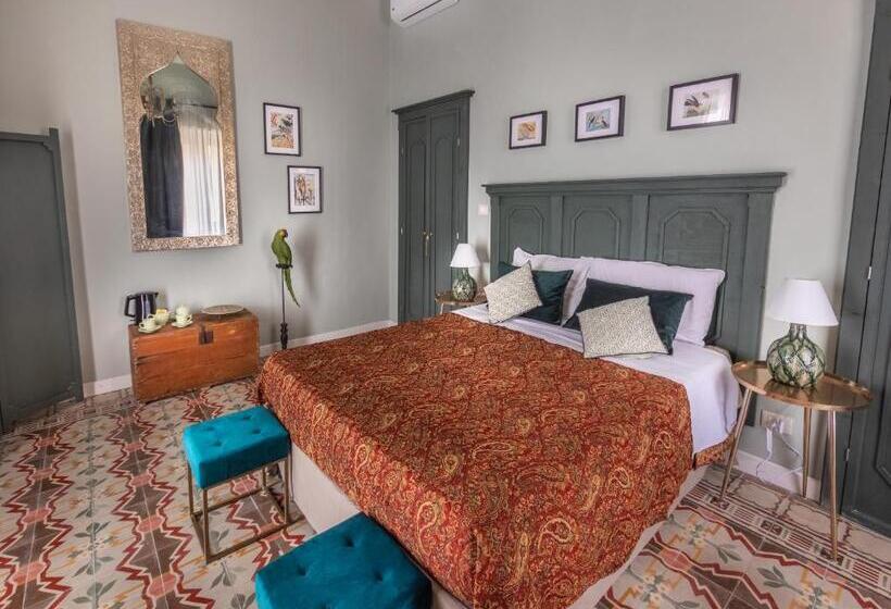 اتاق سوپریور, Donna Maddalena