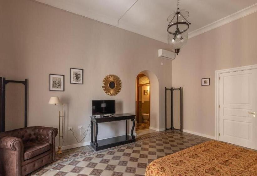 اتاق لوکس, Donna Maddalena