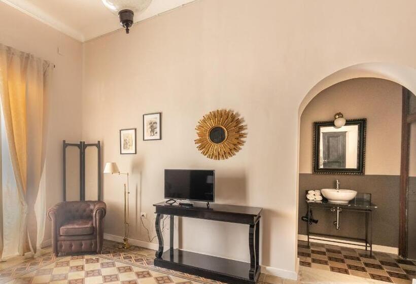 اتاق لوکس, Donna Maddalena